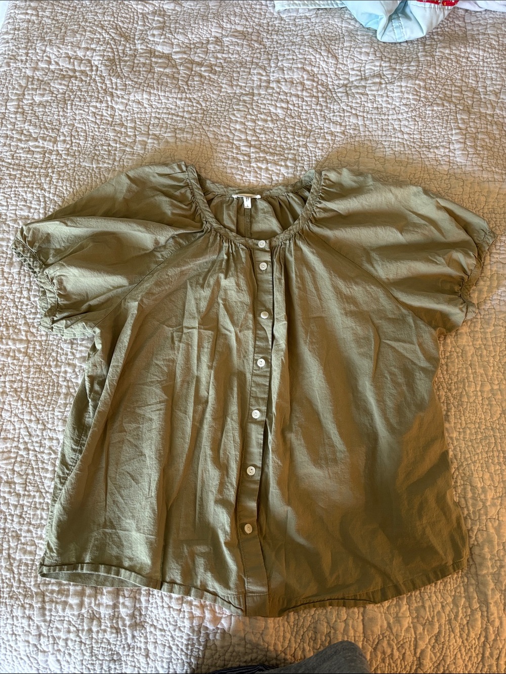 Women's Sage Green Button-Front Puff Sleeve Top